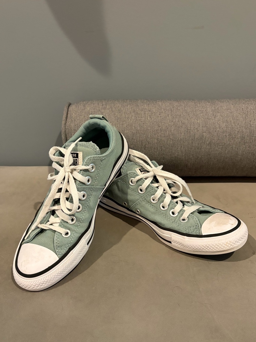 Converse Chuck Taylor Low Top Sneakers w/padded tongue